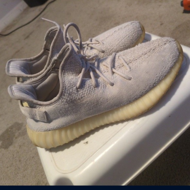 Yeezy 350 V2 Size 10 1/2 Men’s